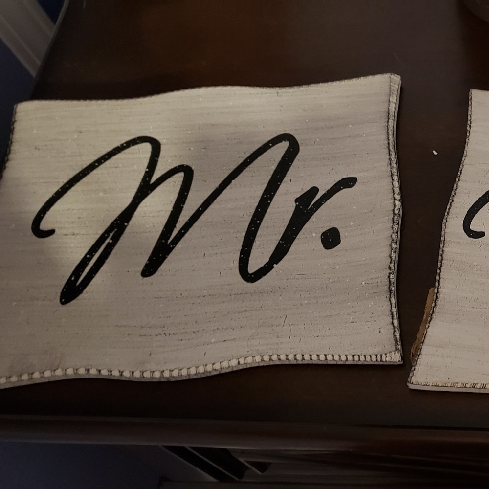 Mr & Mrs chair sign